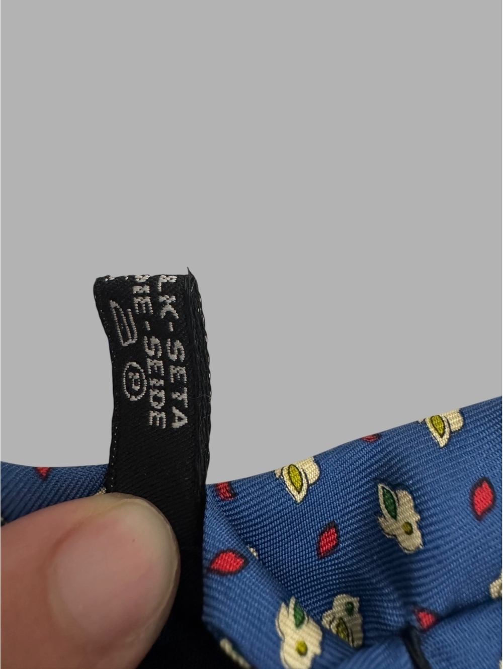 Salvatore Ferragamo Silk Tie Blue Bunny Rabbit Floral Novelty Made in Italy - Picture 8 of 9